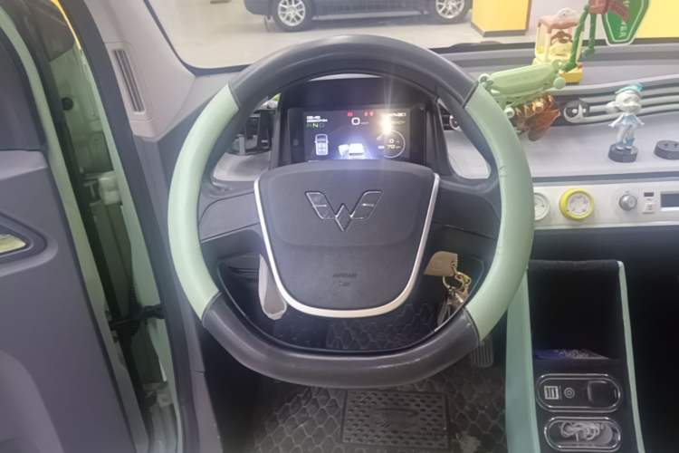 Used Wuling Hongguang MINIEV 2022 Macaron Fashion Model Lithium Iron Phosphate Steering Wheel