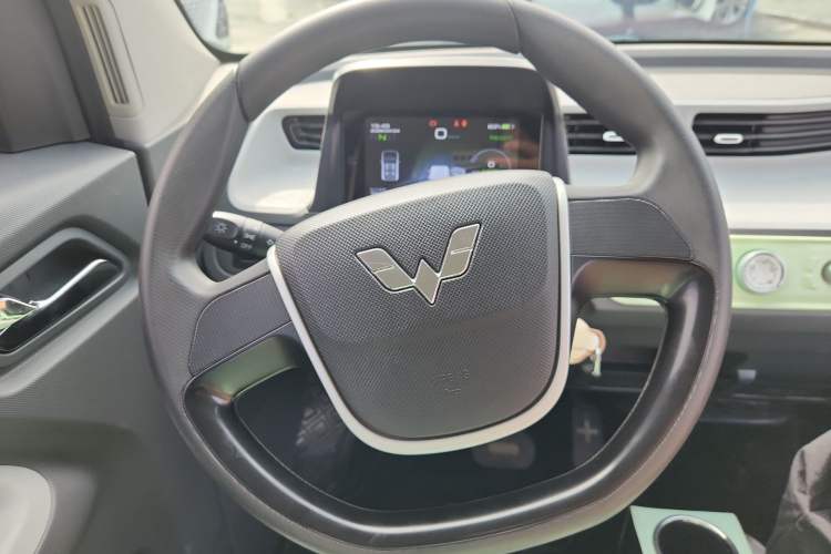 Used Wuling Hongguang MINIEV 2022 Macaron Premium Model – Lithium Ternary Battery Steering Wheel