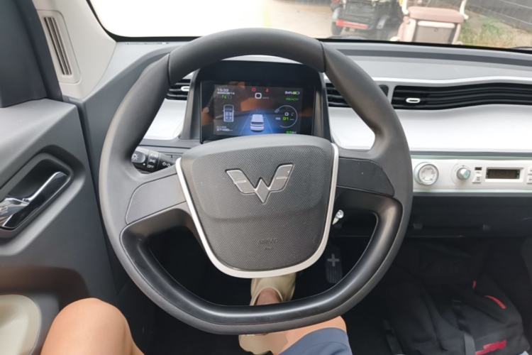 Used Wuling Hongguang MINIEV 2022 Macaron Premium Model – Lithium Iron Phosphate Steering Wheel