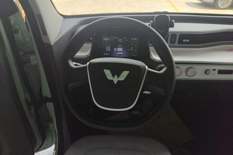 Used Wuling Hongguang MINIEV 2022 Macaron Premium Model – Lithium Iron Phosphate Steering Wheel