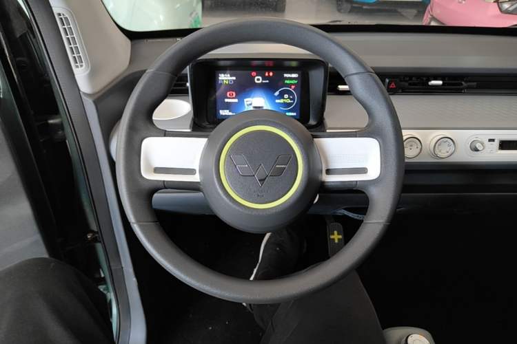 Used Wuling Hongguang MINIEV 2022 GAMEBOY 300km Enthusiast Model with Lithium Iron Phosphate Steering Wheel