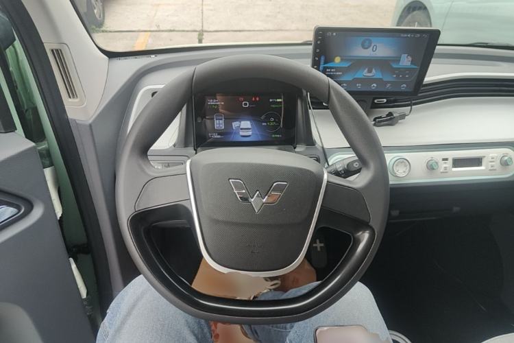 Used Wuling Hongguang MINIEV 2022 Macaron Premium Model – Lithium Iron Phosphate Steering Wheel