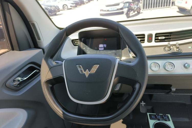 Used Wuling Hongguang MINIEV 2022 Macaron Premium Model – Lithium Iron Phosphate Steering Wheel
