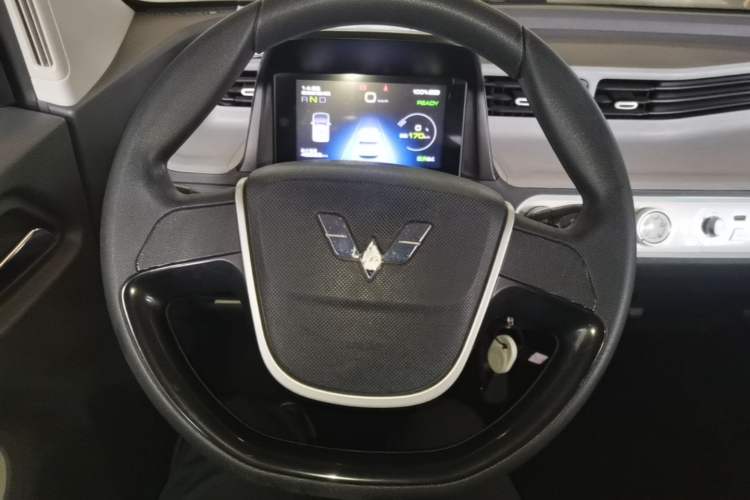 Used Wuling Hongguang MINIEV 2022 Macaron Premium Model – Lithium Iron Phosphate Steering Wheel