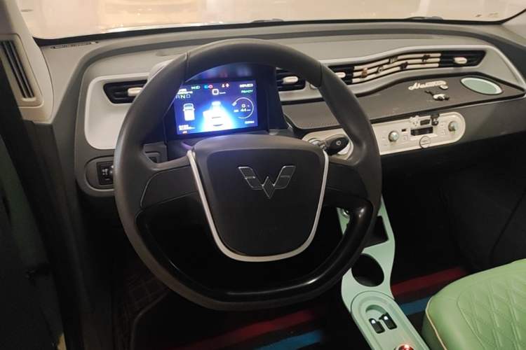 Used Wuling Hongguang MINIEV 2022 Macaron Premium Model – Lithium Iron Phosphate Steering Wheel
