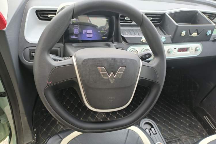 Used Wuling Hongguang MINIEV 2022 Macaron Premium Model – Lithium Iron Phosphate Steering Wheel