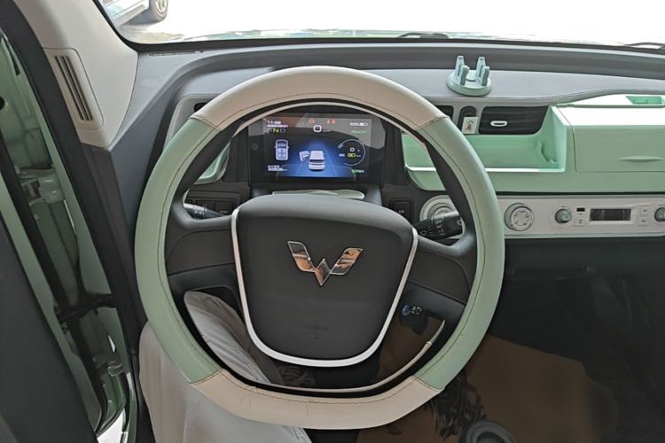 Used Wuling Hongguang MINIEV 2022 Macaron Premium Model – Lithium Iron Phosphate Steering Wheel
