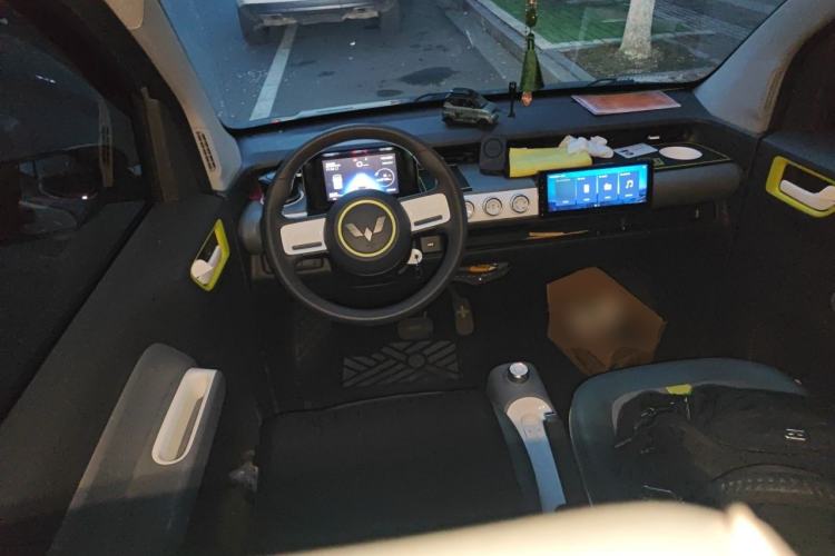 Used Wuling Hongguang MINIEV 2022 GAMEBOY 300km Enthusiast Model with Lithium Iron Phosphate Steering Wheel