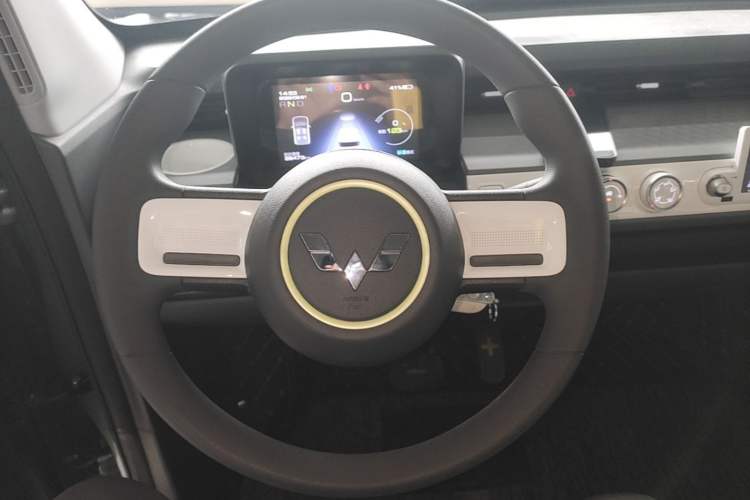 Used Wuling Hongguang MINIEV 2022 GAMEBOY 300km Enthusiast Model with Lithium Iron Phosphate Steering Wheel
