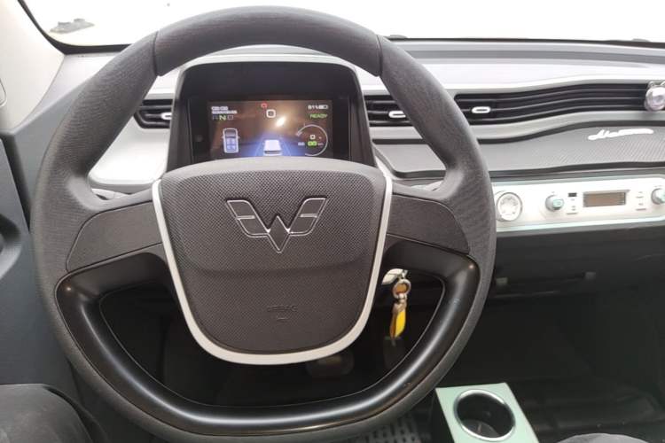 Used Wuling Hongguang MINIEV 2022 Macaron Premium Model – Lithium Ternary Battery Steering Wheel