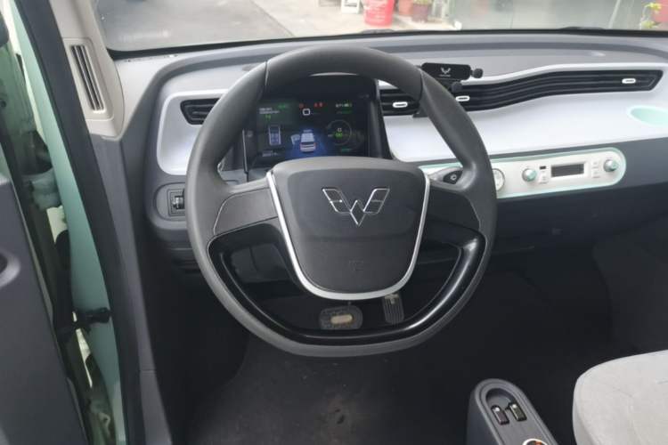 Used Wuling Hongguang MINIEV 2022 Macaron Premium Model – Lithium Iron Phosphate Steering Wheel