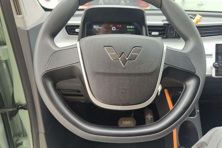 Used Wuling Hongguang MINIEV 2022 Macaron Premium Model – Lithium Iron Phosphate Steering Wheel