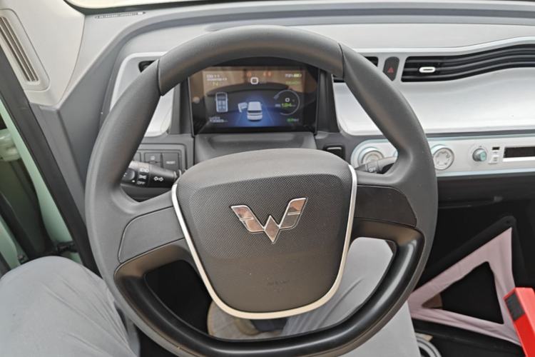 Used Wuling Hongguang MINIEV 2022 Macaron Premium Model – Lithium Iron Phosphate Steering Wheel
