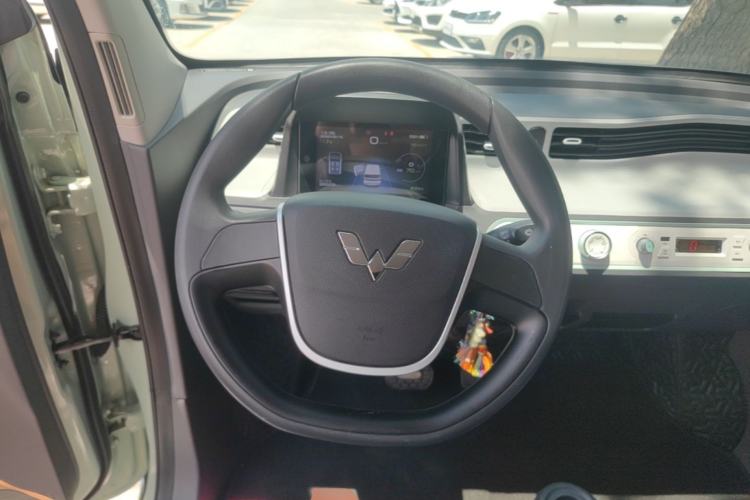 Used Wuling Hongguang MINIEV 2022 Macaron Fashion Model Lithium Iron Phosphate Steering Wheel