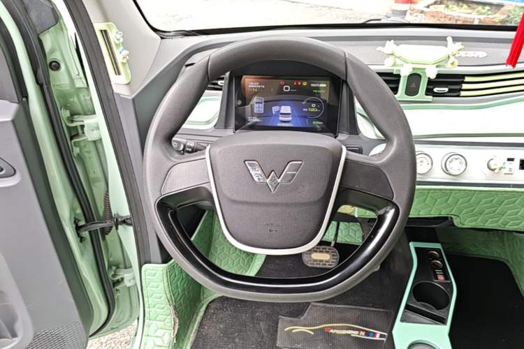 Used Wuling Hongguang MINIEV 2022 Macaron Fashion Model Lithium Iron Phosphate Steering Wheel