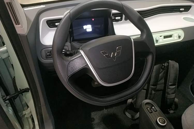 Used Wuling Hongguang MINIEV 2022 Macaron Premium Model – Lithium Iron Phosphate Steering Wheel