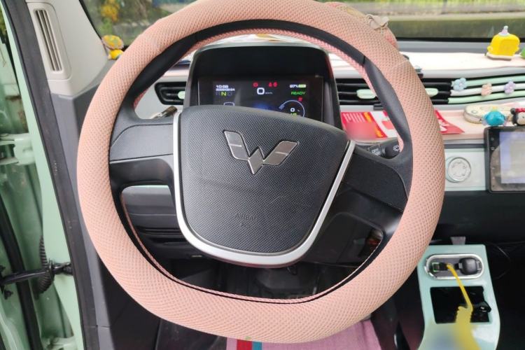 Used Wuling Hongguang MINIEV 2022 Macaron Fashion Model Lithium Iron Phosphate Steering Wheel