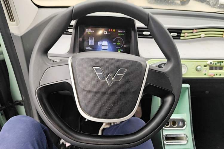 Used Wuling Hongguang MINIEV 2022 Macaron Premium Model – Lithium Iron Phosphate Steering Wheel