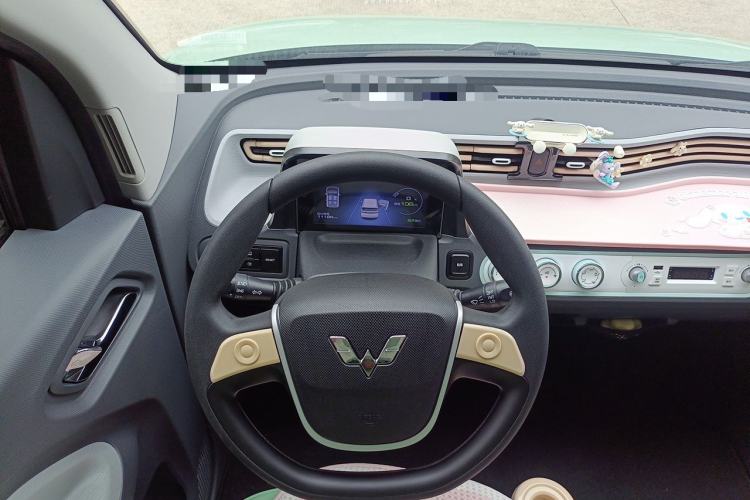 Used Wuling Hongguang MINIEV 2022 Macaron Fashion Model Lithium Iron Phosphate Steering Wheel