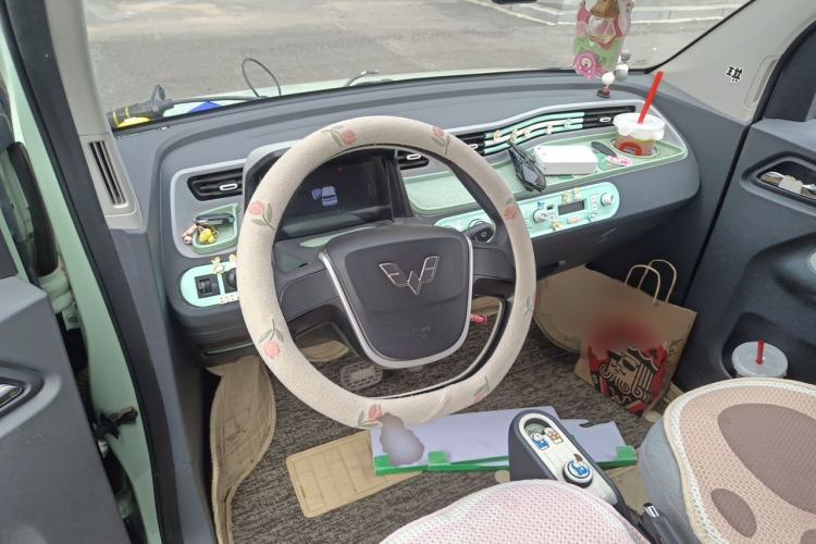 Used Wuling Hongguang MINIEV 2022 Macaron Fashion Model Lithium Iron Phosphate Steering Wheel