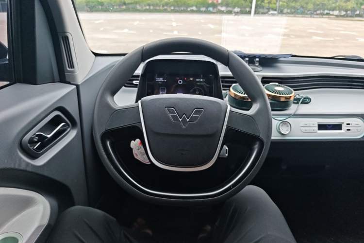Used Wuling Hongguang MINIEV 2022 Macaron Premium Model – Lithium Iron Phosphate Steering Wheel