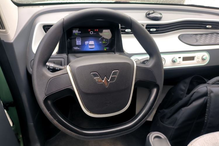 Used Wuling Hongguang MINIEV 2022 Macaron Fashion Model Lithium Iron Phosphate Steering Wheel