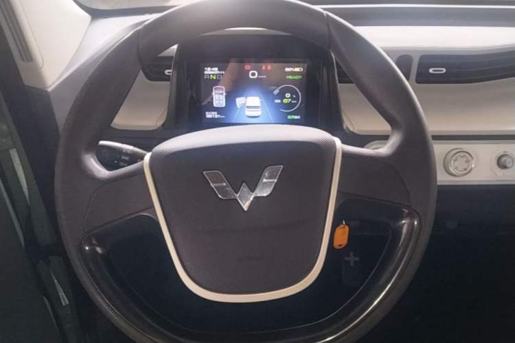 Used Wuling Hongguang MINIEV 2022 Macaron Fashion Model Lithium Iron Phosphate Steering Wheel