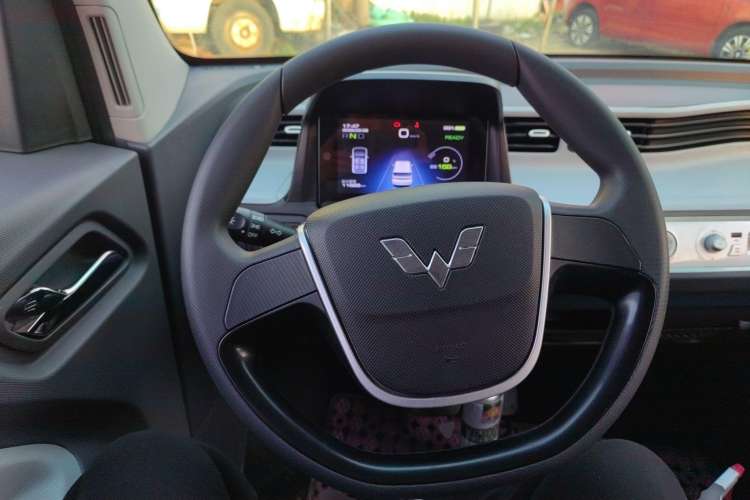 Used Wuling Hongguang MINIEV 2022 Macaron Premium Model – Lithium Iron Phosphate Steering Wheel