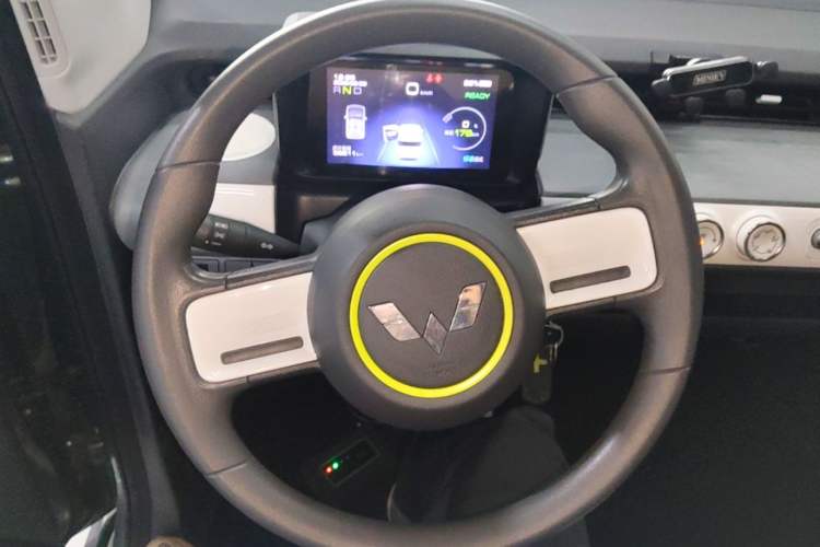 Used Wuling Hongguang MINIEV 2022 GAMEBOY 200km Gaming Edition with Lithium Iron Phosphate Steering Wheel