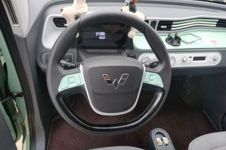 Used Wuling Hongguang MINIEV 2022 Macaron Fashion Model Lithium Iron Phosphate Steering Wheel