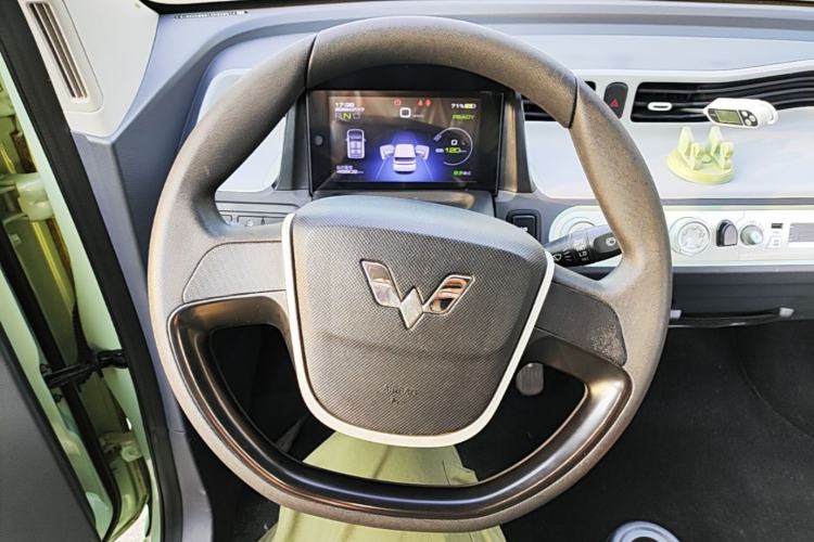 Used Wuling Hongguang MINIEV 2022 Macaron Premium Model – Lithium Iron Phosphate Steering Wheel