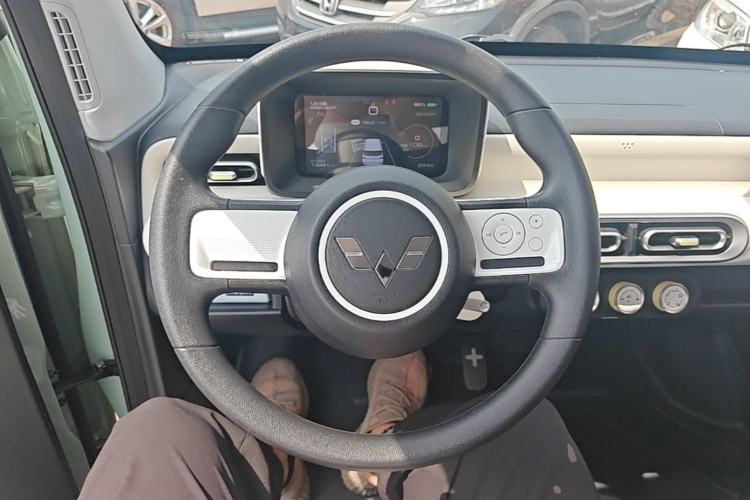 Used Wuling Hongguang MINIEV 2022 Macaron Fashion Model Lithium Iron Phosphate Steering Wheel