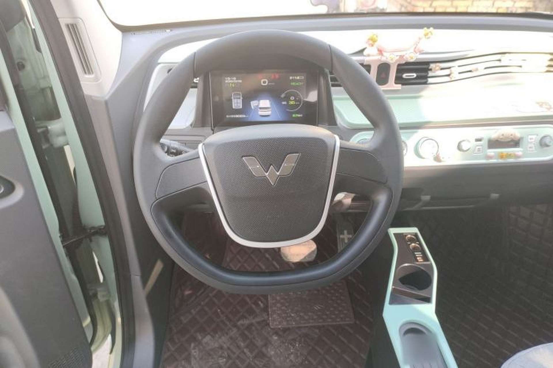 Used Wuling Hongguang MINIEV 2022 Macaron Premium Model – Lithium Ternary Battery Steering Wheel