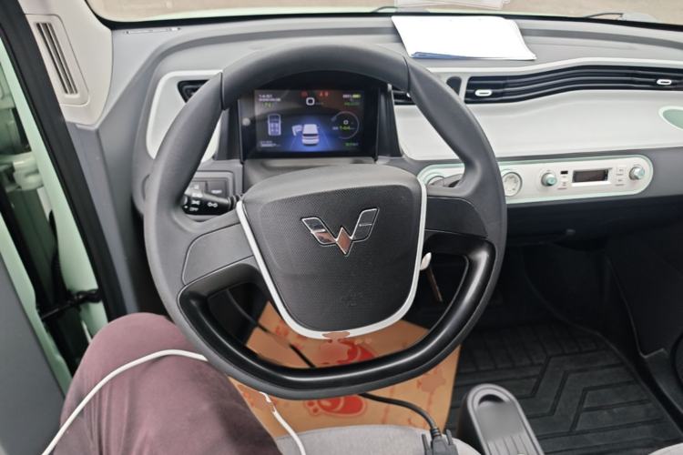 Used Wuling Hongguang MINIEV 2022 Macaron Premium Model – Lithium Iron Phosphate Steering Wheel