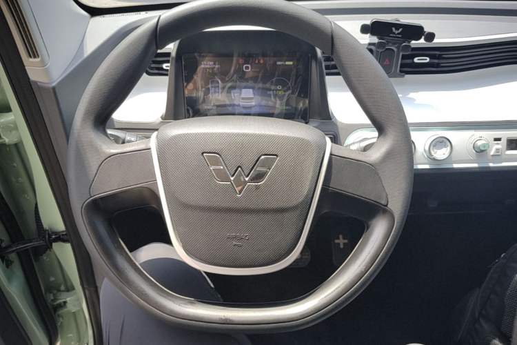 Used Wuling Hongguang MINIEV 2022 Macaron Premium Model – Lithium Iron Phosphate Steering Wheel