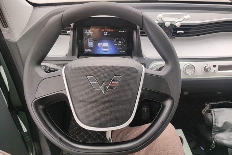 Used Wuling Hongguang MINIEV 2022 Macaron Premium Model – Lithium Iron Phosphate Steering Wheel