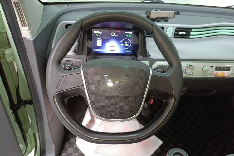 Used Wuling Hongguang MINIEV 2022 Macaron Premium Model – Lithium Iron Phosphate Steering Wheel
