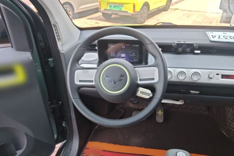 Used Wuling Hongguang MINIEV 2022 GAMEBOY 300km Enthusiast Model with Lithium Iron Phosphate Steering Wheel