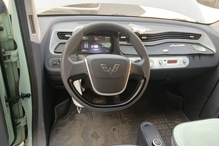 Used Wuling Hongguang MINIEV 2022 Macaron Premium Model – Lithium Iron Phosphate Steering Wheel