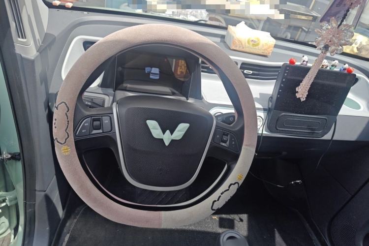 Used Wuling Hongguang MINIEV 2022 Macaron Fashion Model Lithium Iron Phosphate Steering Wheel