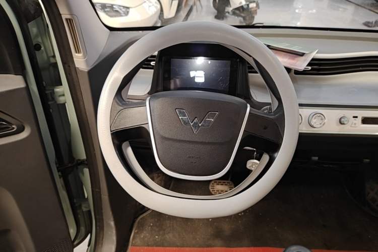 Used Wuling Hongguang MINIEV 2022 Macaron Premium Model – Lithium Iron Phosphate Steering Wheel