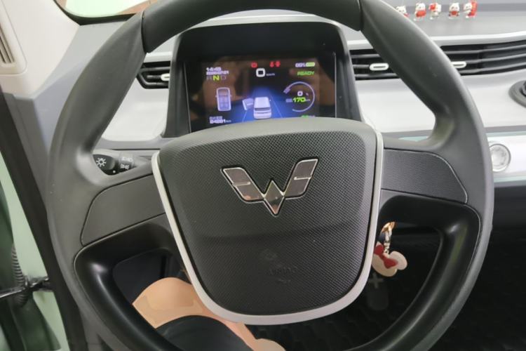 Used Wuling Hongguang MINIEV 2022 Macaron Premium Model – Lithium Iron Phosphate Steering Wheel