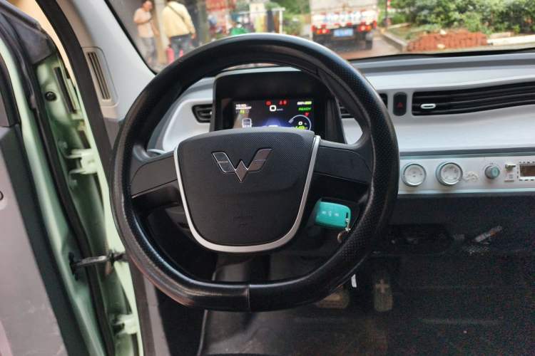 Used Wuling Hongguang MINIEV 2022 Macaron Premium Model – Lithium Iron Phosphate Steering Wheel