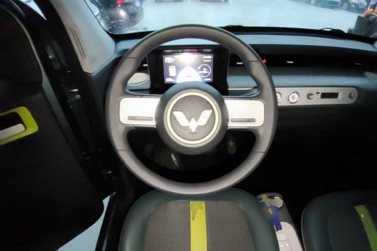 Used Wuling Hongguang MINIEV 2022 GAMEBOY 300km Enthusiast Model with Lithium Iron Phosphate Steering Wheel