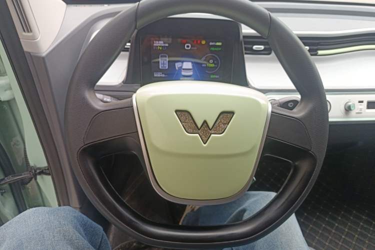 Used Wuling Hongguang MINIEV 2022 Macaron Premium Model – Lithium Iron Phosphate Steering Wheel
