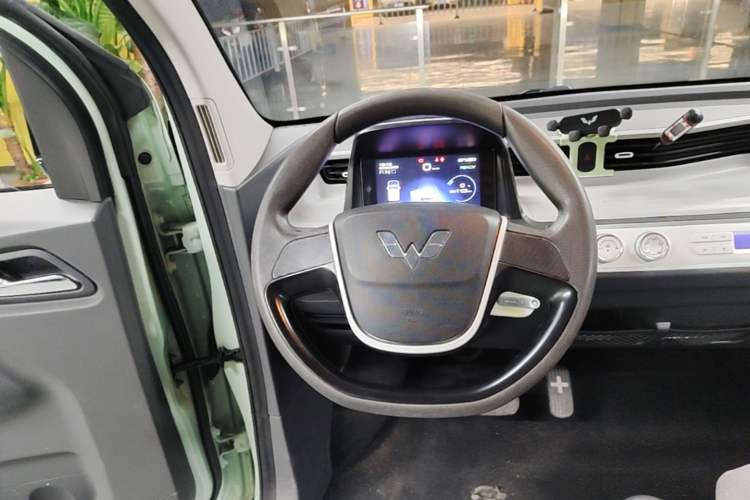 Used Wuling Hongguang MINIEV 2022 Macaron Premium Model – Lithium Iron Phosphate Steering Wheel