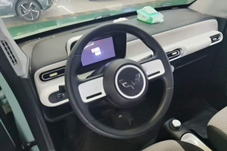 Used Wuling Hongguang MINIEV 2022 Macaron Fashion Model Lithium Iron Phosphate Steering Wheel