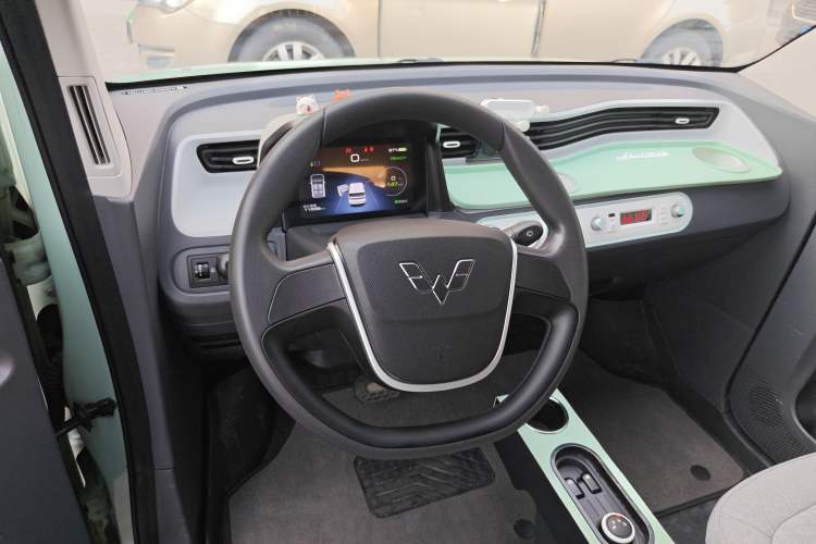Used Wuling Hongguang MINIEV 2022 Macaron Premium Model – Lithium Iron Phosphate Steering Wheel