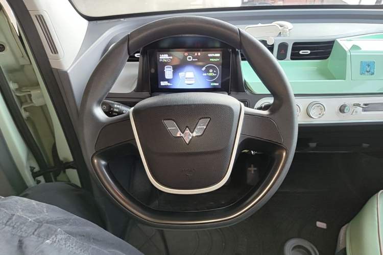 Used Wuling Hongguang MINIEV 2022 Macaron Fashion Model Lithium Iron Phosphate Steering Wheel