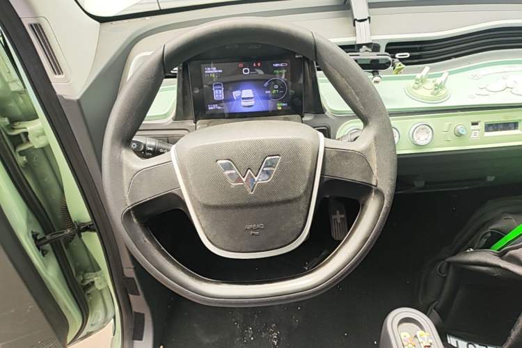 Used Wuling Hongguang MINIEV 2022 Macaron Fashion Model Lithium Iron Phosphate Steering Wheel